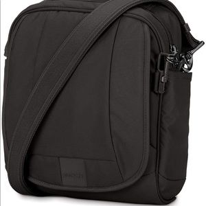 NWOT PacSafe Metrosafe LS200 Anti-Theft Shoulder Bag, Black
